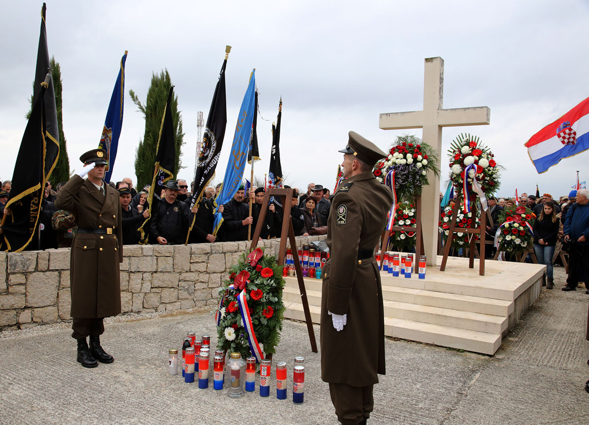 https://www.morh.hr/wp-content/gallery/obiljezena-25-obljetnica-stradanja-skabrnje-u-domovinskom-ratu/en5b2995a.jpg