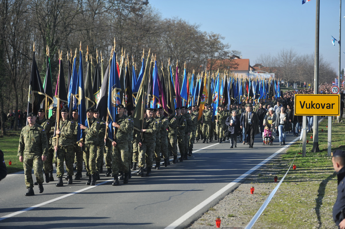 https://www.morh.hr/wp-content/gallery/obiljezena-25-obljetnica-stradanja-vukovara-grada-heroja/wil_1065.jpg