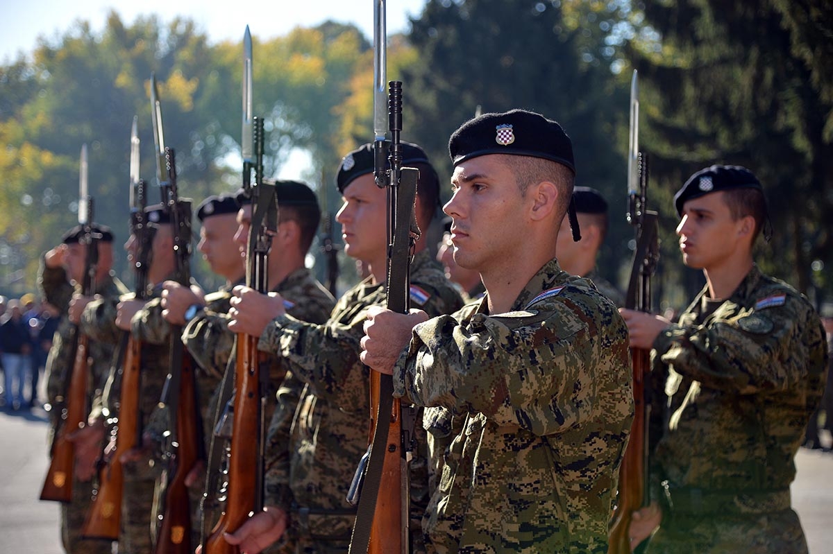 https://www.morh.hr/wp-content/gallery/obiljezena-26-obljetnica-5-gardijske-brigade-sokolovi/obljetnica_5_gardijske_brigade_05102018_06.jpg