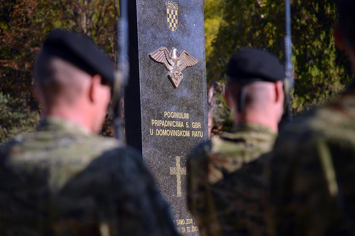 https://www.morh.hr/wp-content/gallery/obiljezena-26-obljetnica-5-gardijske-brigade-sokolovi/obljetnica_5_gardijske_brigade_05102018_08.jpg