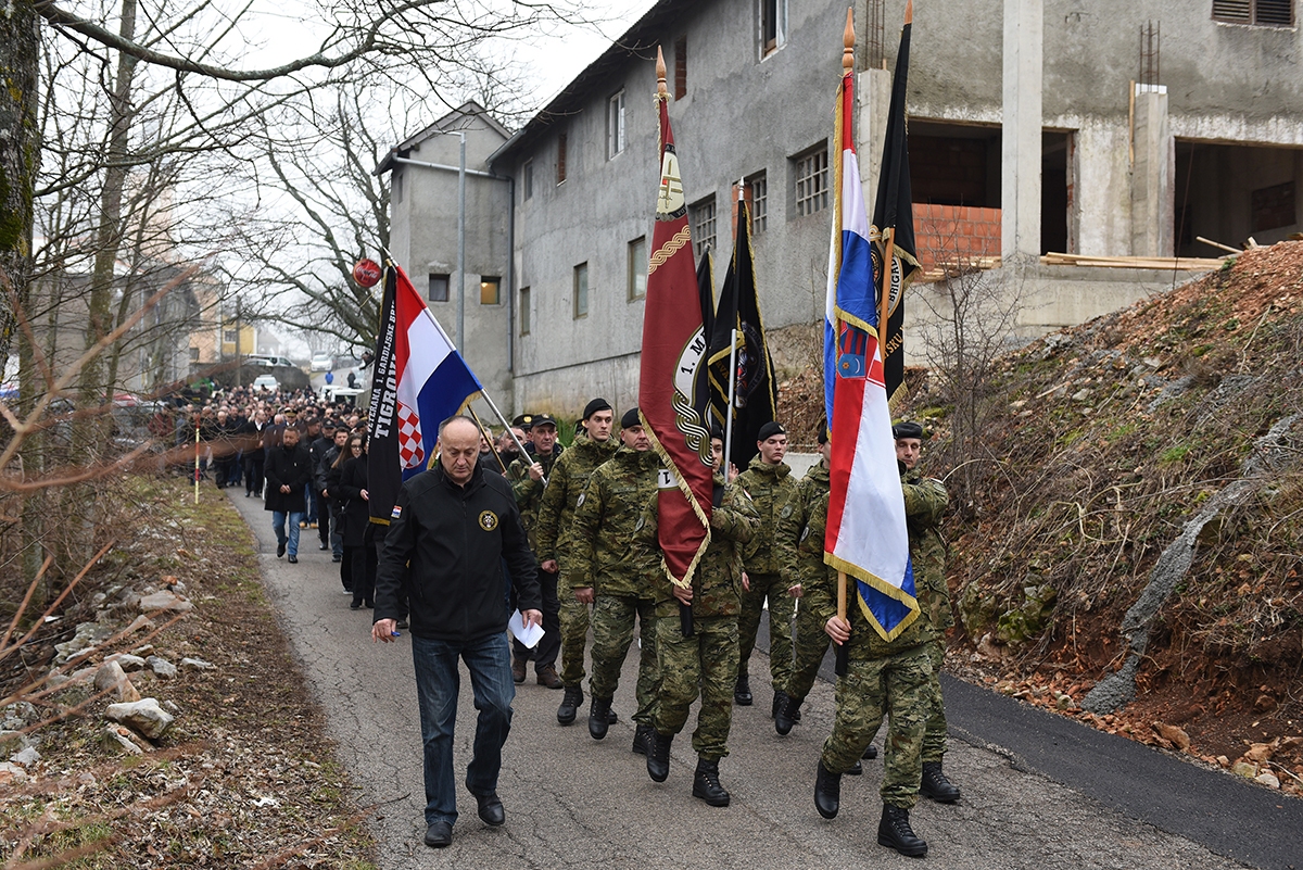 https://www.morh.hr/wp-content/gallery/obiljezena-26-obljetnica-pogiblje-damira-tomljanovica-gavrana/20200217-obljetnica-gavran-02.jpg