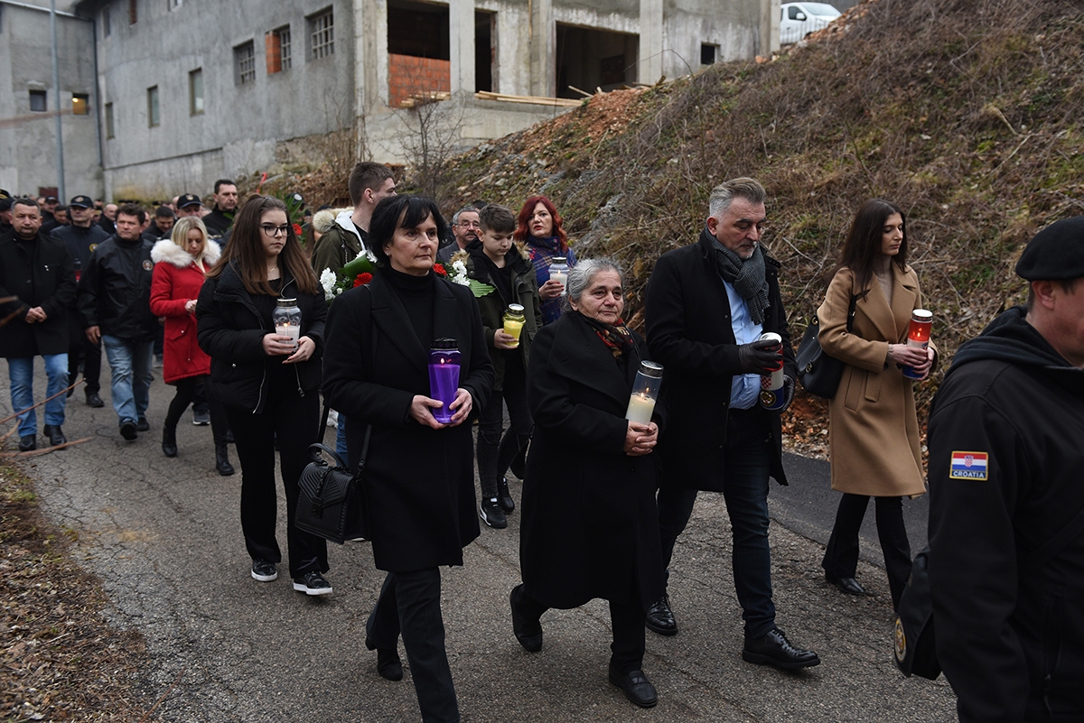 https://www.morh.hr/wp-content/gallery/obiljezena-26-obljetnica-pogiblje-damira-tomljanovica-gavrana/20200217-obljetnica-gavran-03.jpg