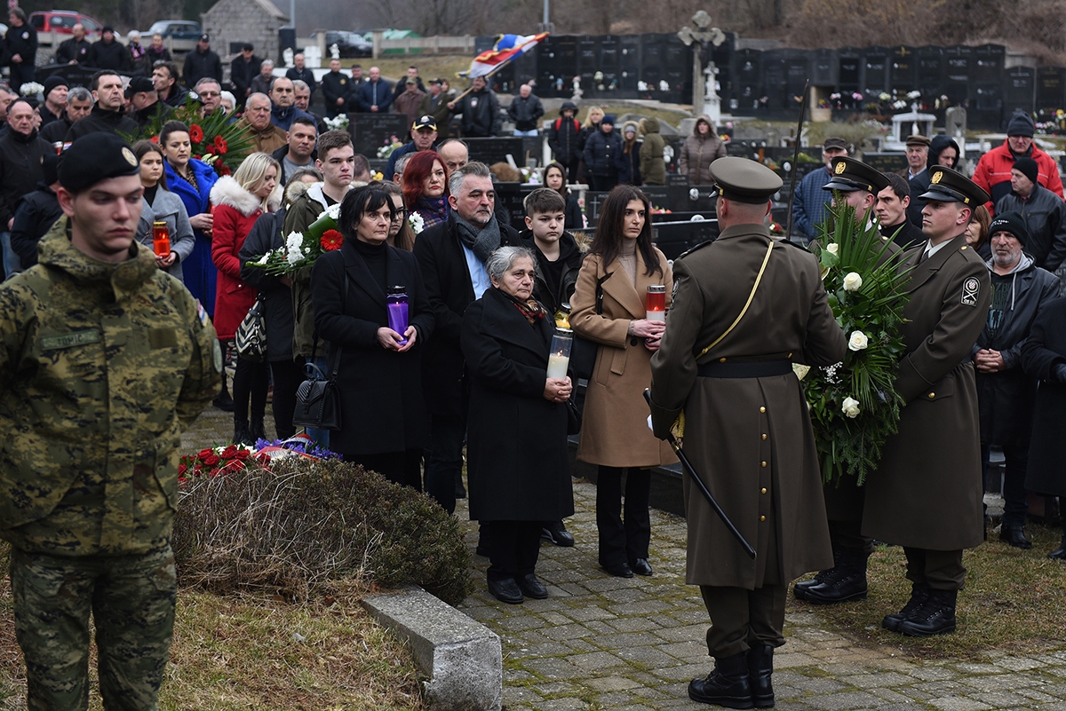 https://www.morh.hr/wp-content/gallery/obiljezena-26-obljetnica-pogiblje-damira-tomljanovica-gavrana/20200217-obljetnica-gavran-07.jpg