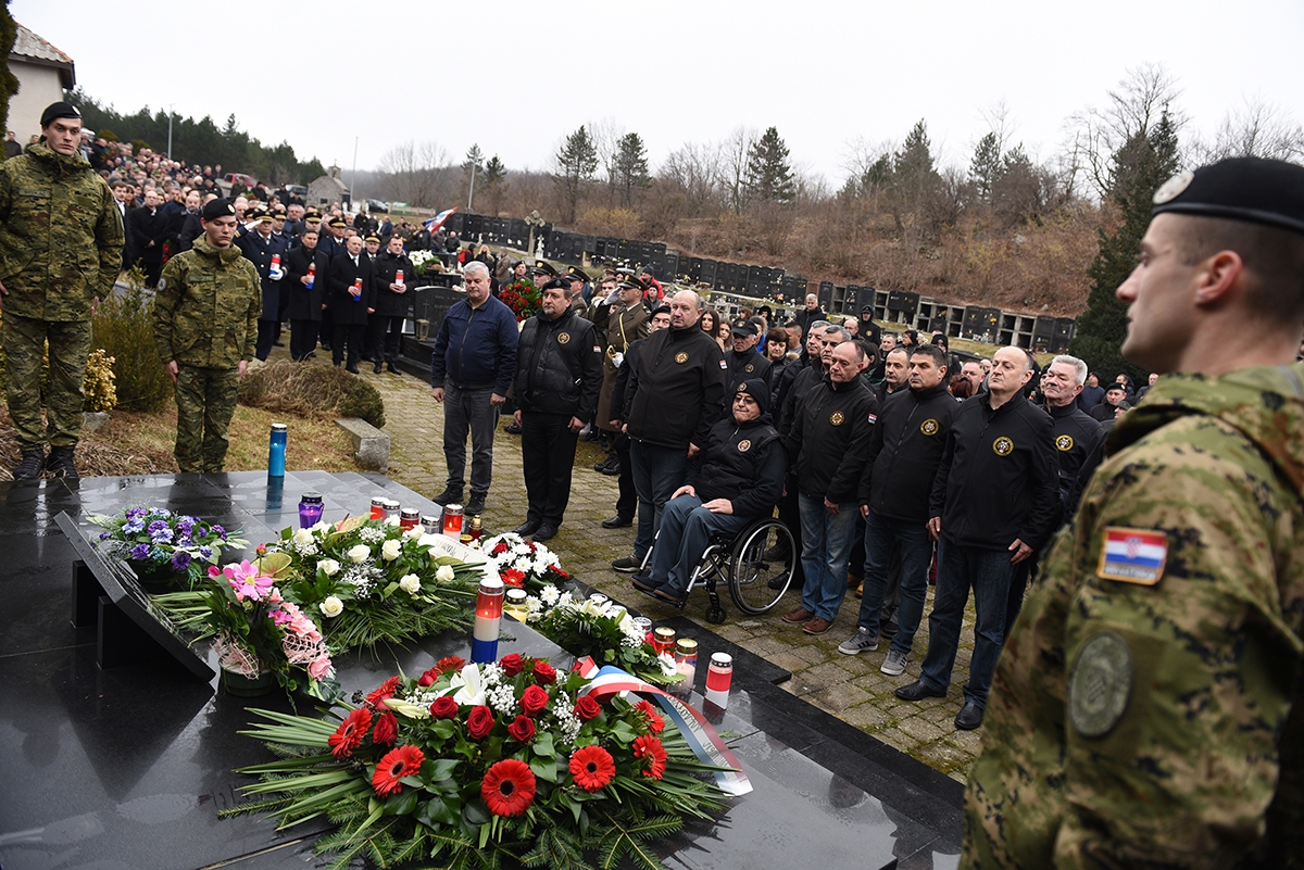 https://www.morh.hr/wp-content/gallery/obiljezena-26-obljetnica-pogiblje-damira-tomljanovica-gavrana/20200217-obljetnica-gavran-11.jpg