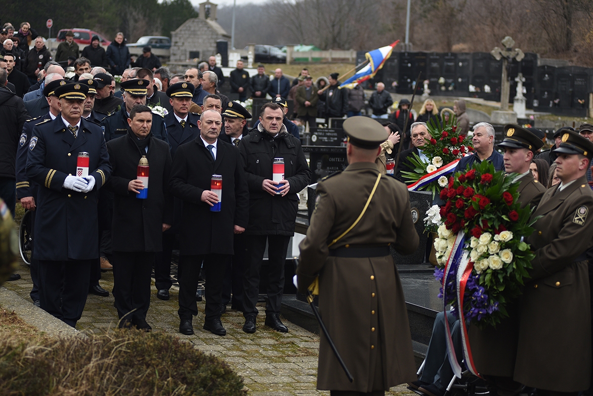 https://www.morh.hr/wp-content/gallery/obiljezena-26-obljetnica-pogiblje-damira-tomljanovica-gavrana/20200217-obljetnica-gavran-13.jpg