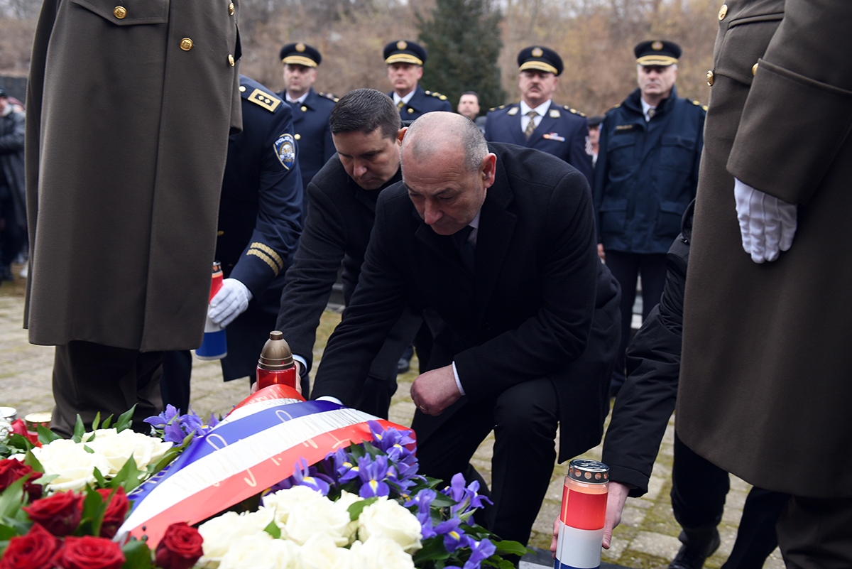 https://www.morh.hr/wp-content/gallery/obiljezena-26-obljetnica-pogiblje-damira-tomljanovica-gavrana/20200217-obljetnica-gavran-15.jpg