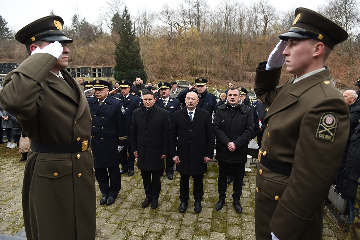 https://www.morh.hr/wp-content/gallery/obiljezena-26-obljetnica-pogiblje-damira-tomljanovica-gavrana/20200217-obljetnica-gavran-16.jpg
