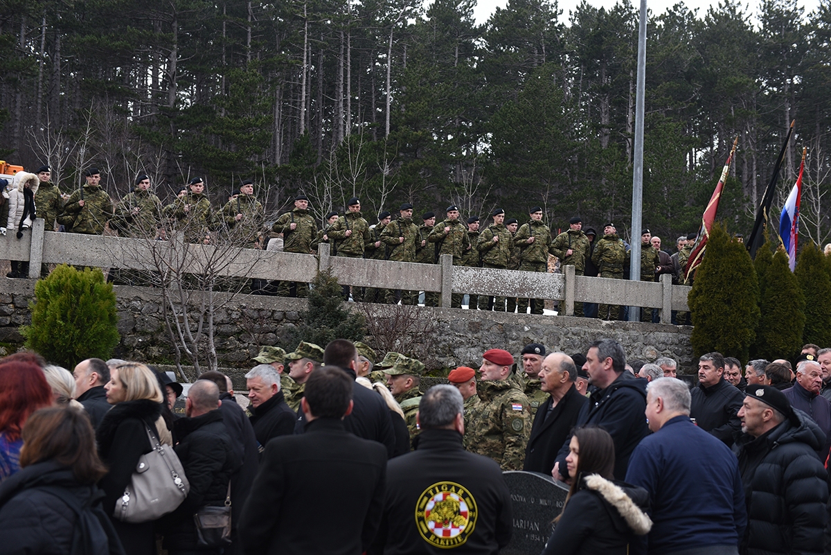 https://www.morh.hr/wp-content/gallery/obiljezena-26-obljetnica-pogiblje-damira-tomljanovica-gavrana/20200217-obljetnica-gavran-17.jpg