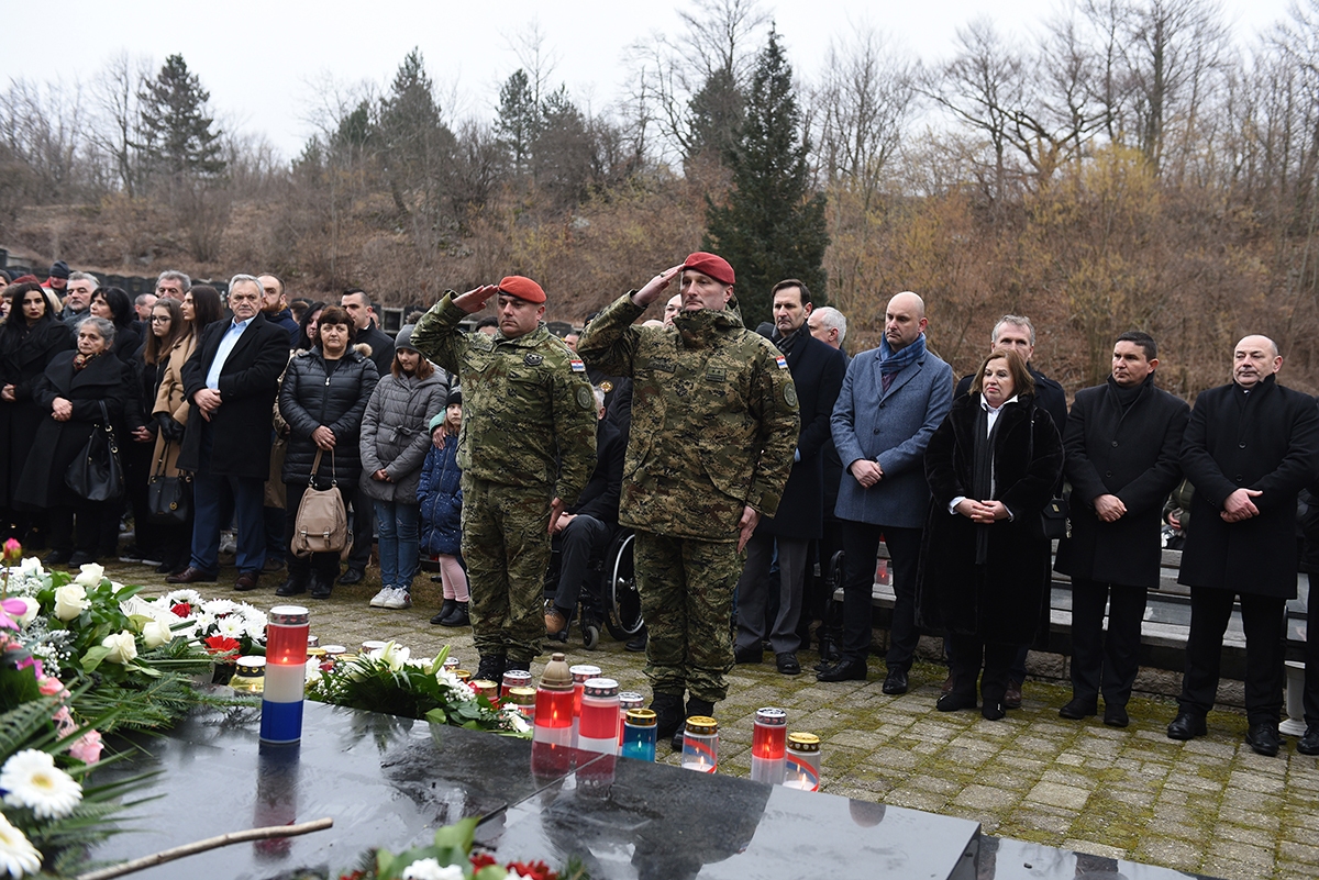 https://www.morh.hr/wp-content/gallery/obiljezena-26-obljetnica-pogiblje-damira-tomljanovica-gavrana/20200217-obljetnica-gavran-20.jpg
