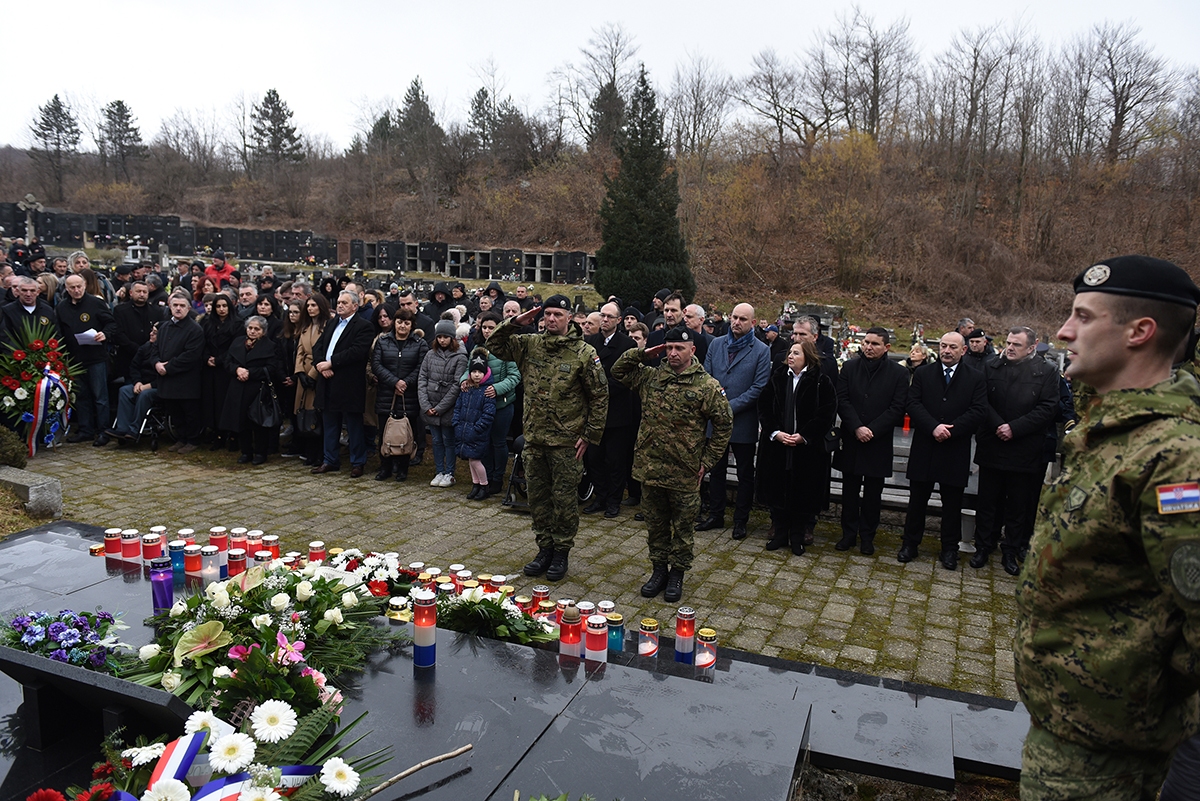 https://www.morh.hr/wp-content/gallery/obiljezena-26-obljetnica-pogiblje-damira-tomljanovica-gavrana/20200217-obljetnica-gavran-22.jpg