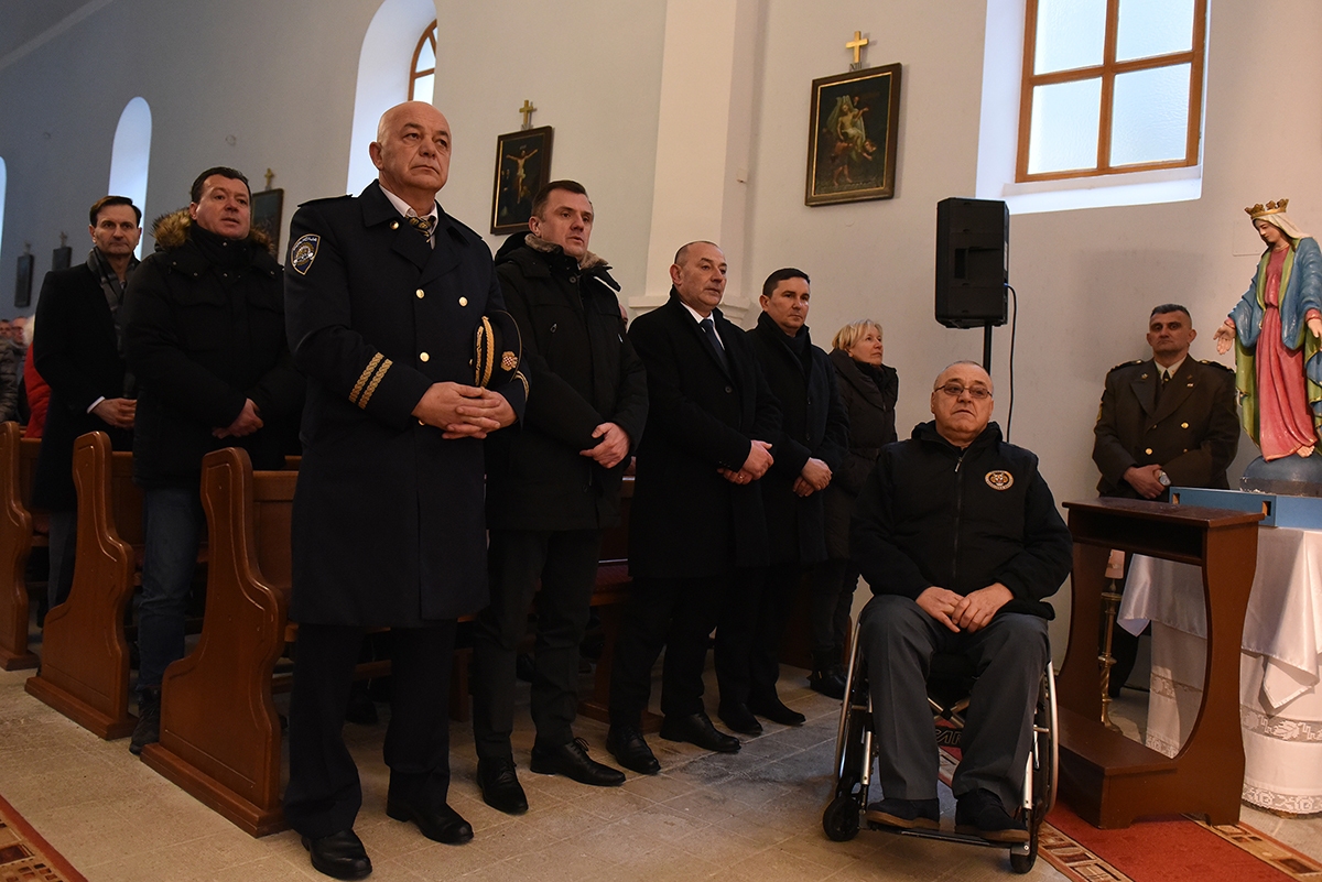 https://www.morh.hr/wp-content/gallery/obiljezena-26-obljetnica-pogiblje-damira-tomljanovica-gavrana/20200217-obljetnica-gavran-26.jpg