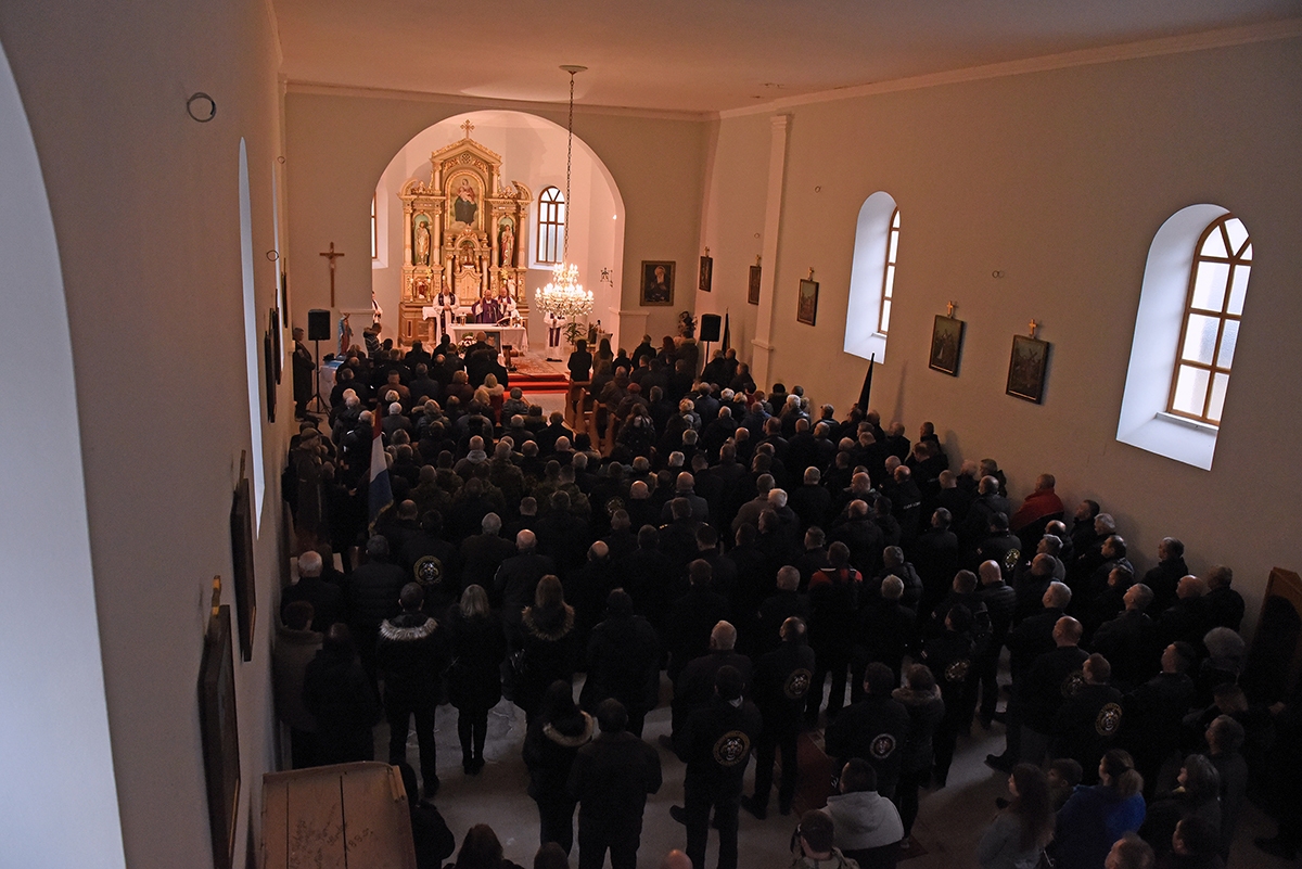 https://www.morh.hr/wp-content/gallery/obiljezena-26-obljetnica-pogiblje-damira-tomljanovica-gavrana/20200217-obljetnica-gavran-28.jpg