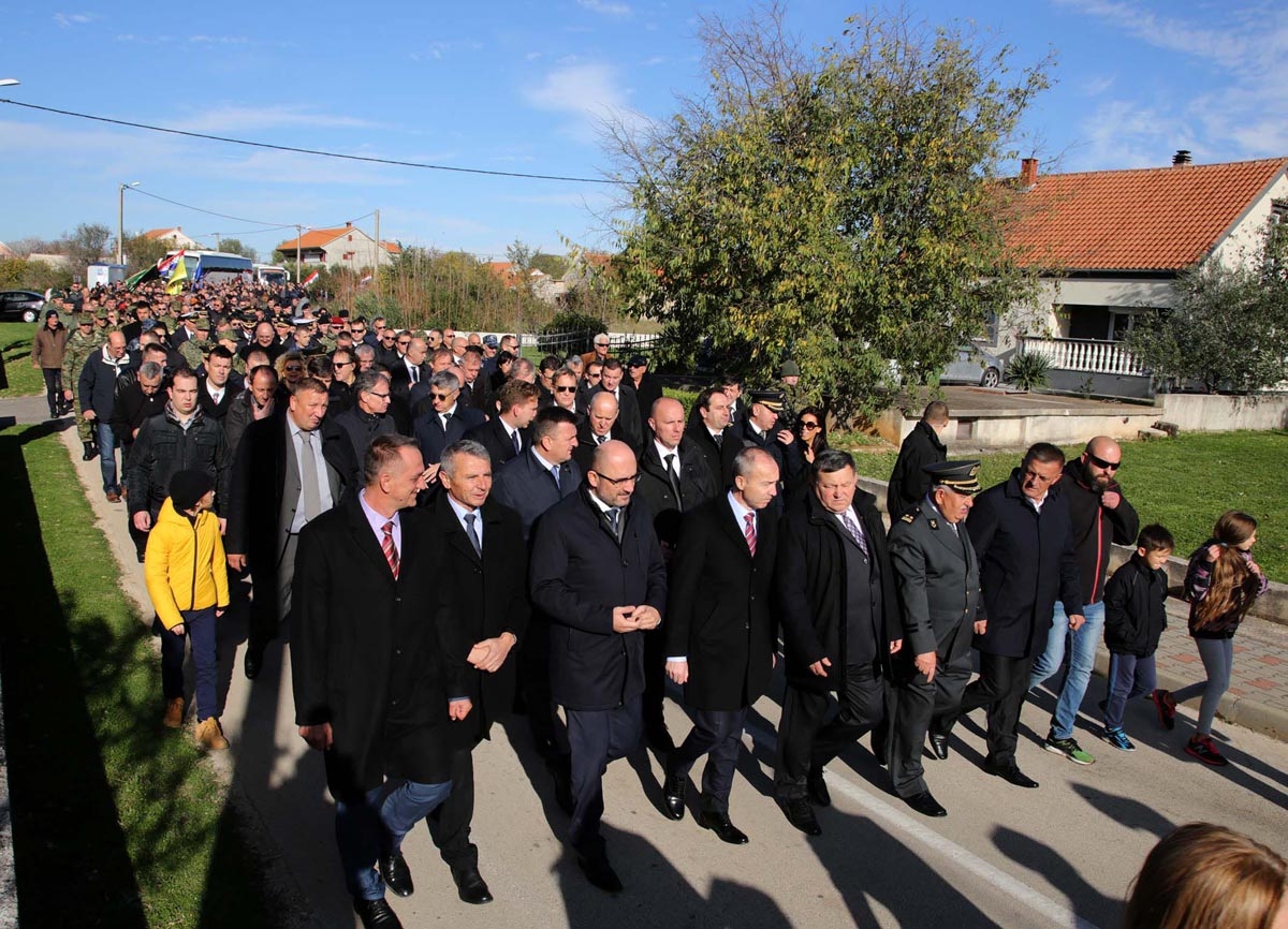 https://www.morh.hr/wp-content/gallery/obiljezena-26-obljetnica-stradanja-skabrnje-u-domovinskom-ratu/skrabnja_181117_06.jpg