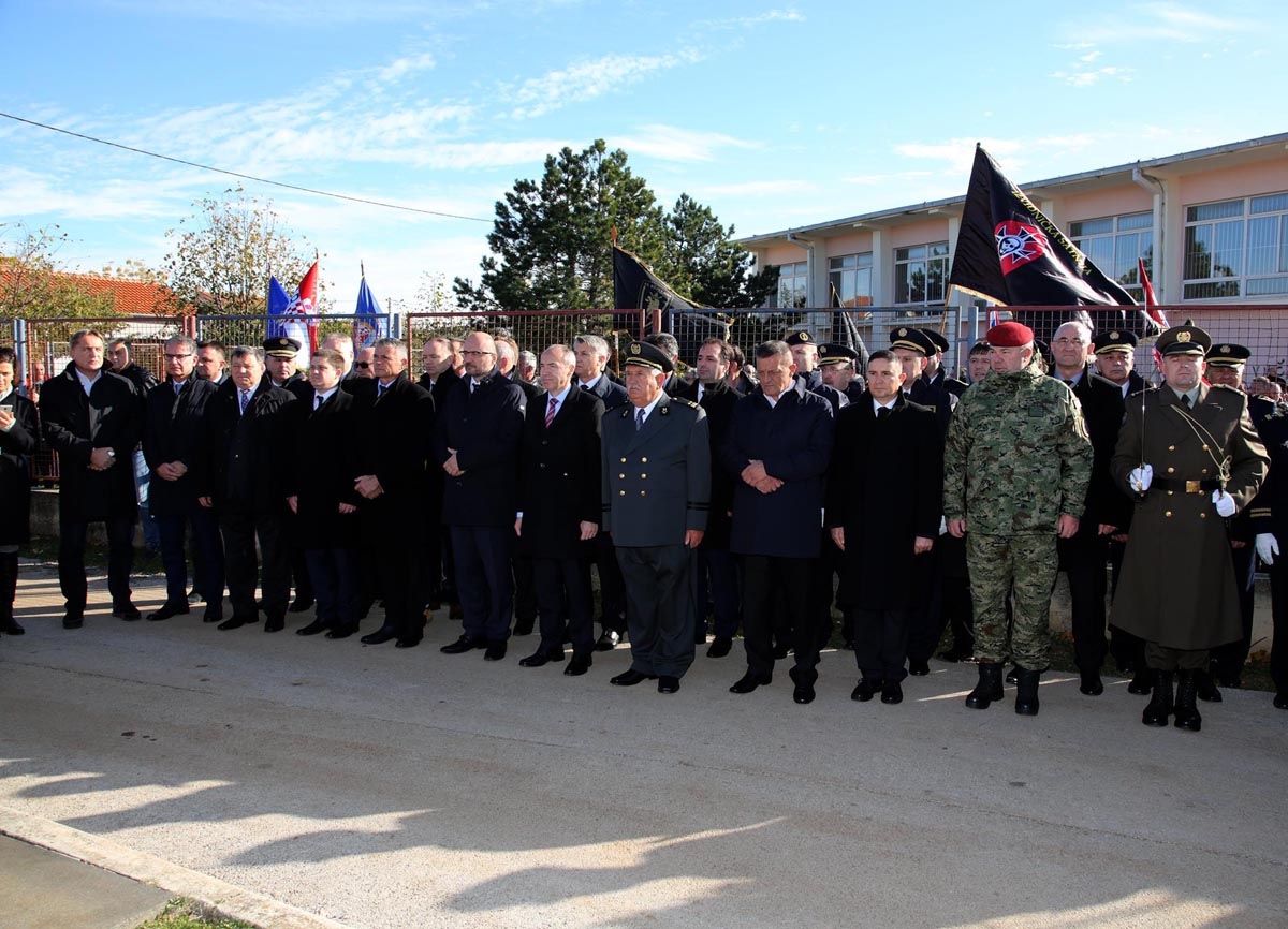 https://www.morh.hr/wp-content/gallery/obiljezena-26-obljetnica-stradanja-skabrnje-u-domovinskom-ratu/skrabnja_181117_12.jpg