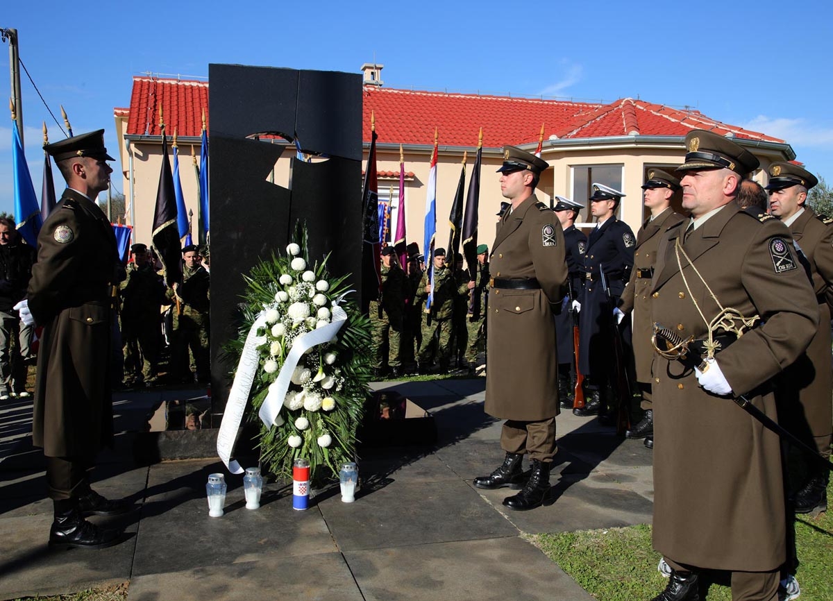 https://www.morh.hr/wp-content/gallery/obiljezena-26-obljetnica-stradanja-skabrnje-u-domovinskom-ratu/skrabnja_181117_17.jpg