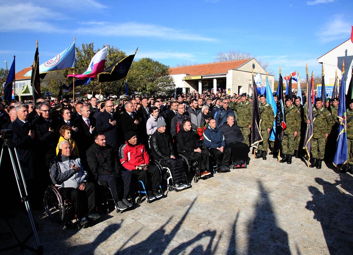 https://www.morh.hr/wp-content/gallery/obiljezena-26-obljetnica-stradanja-skabrnje-u-domovinskom-ratu/skrabnja_181117_21.jpg