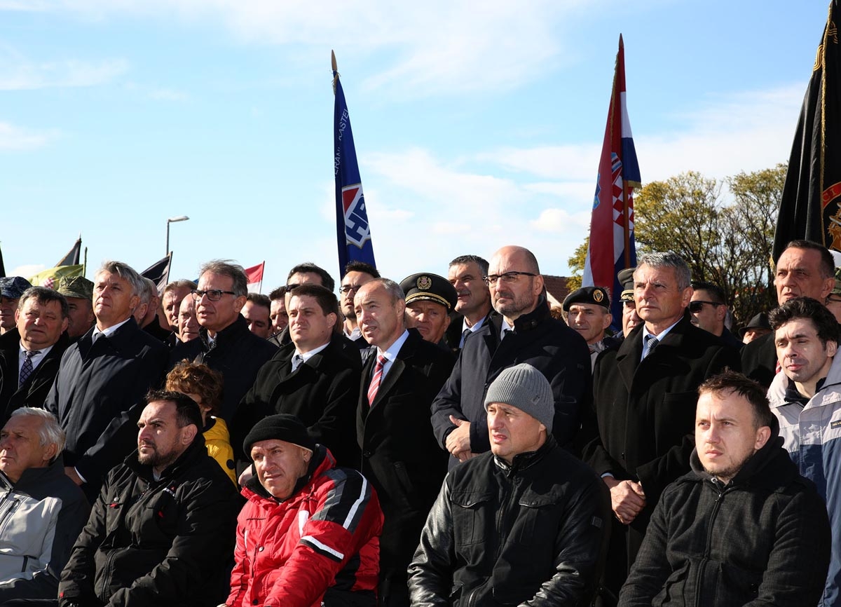 https://www.morh.hr/wp-content/gallery/obiljezena-26-obljetnica-stradanja-skabrnje-u-domovinskom-ratu/skrabnja_181117_23.jpg