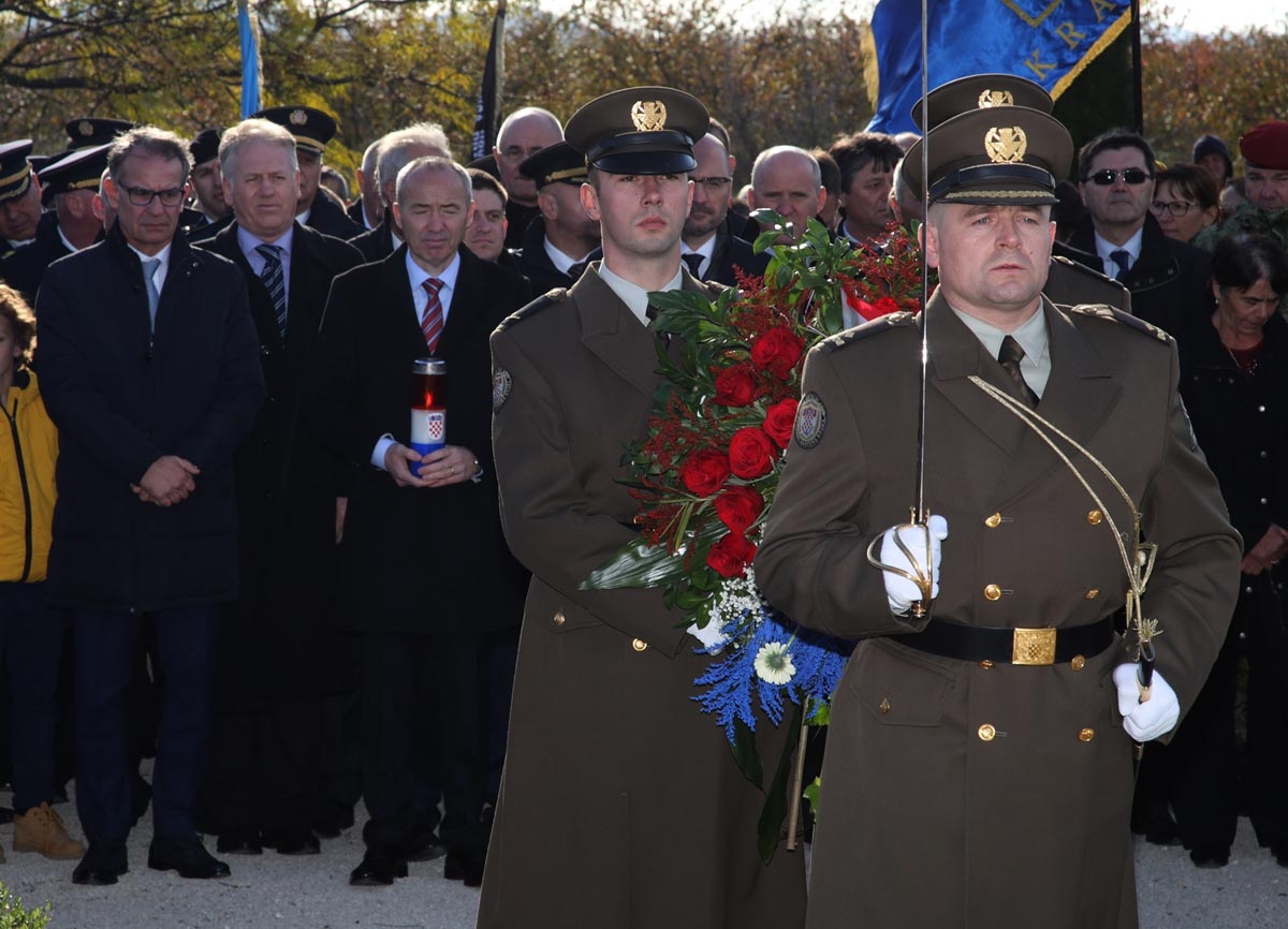 https://www.morh.hr/wp-content/gallery/obiljezena-26-obljetnica-stradanja-skabrnje-u-domovinskom-ratu/skrabnja_181117_34.jpg
