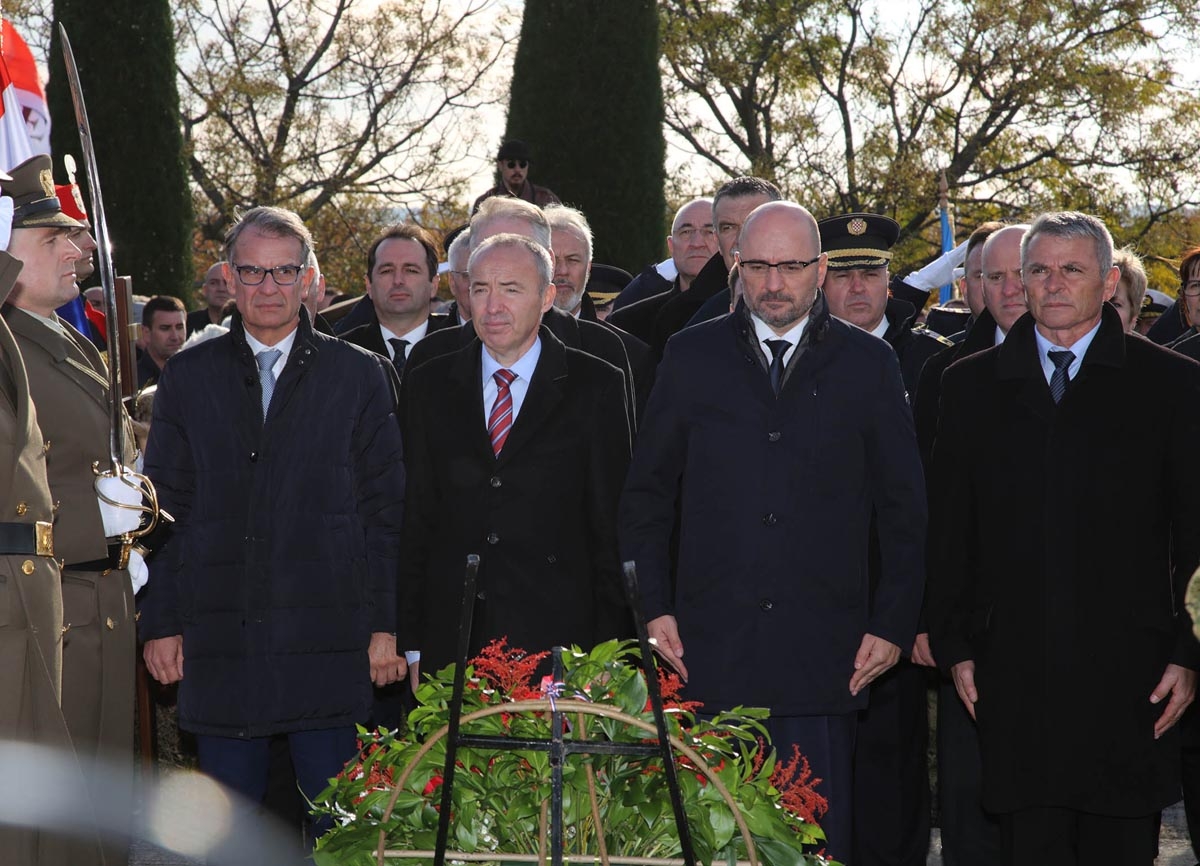 https://www.morh.hr/wp-content/gallery/obiljezena-26-obljetnica-stradanja-skabrnje-u-domovinskom-ratu/skrabnja_181117_37.jpg