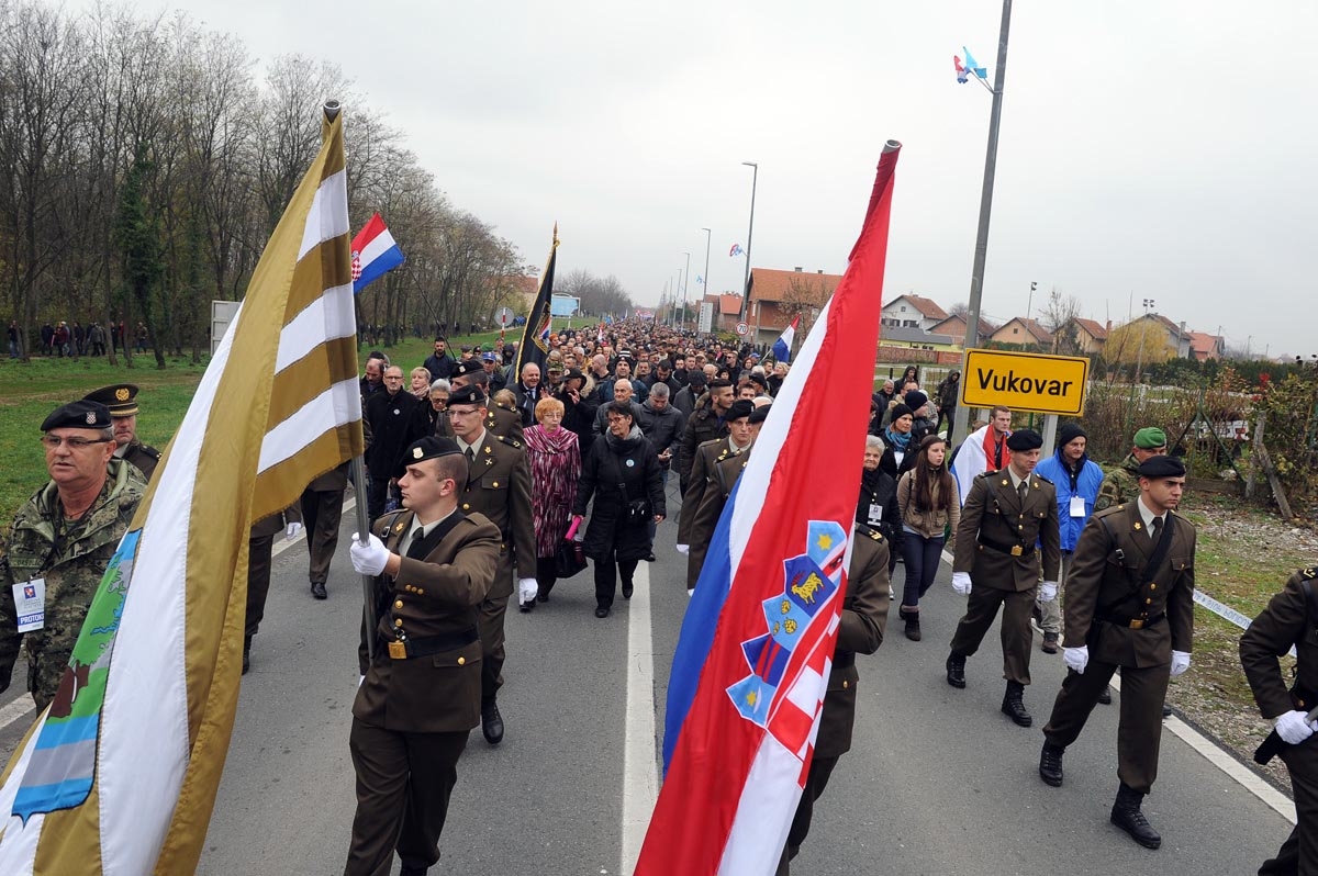 https://www.morh.hr/wp-content/gallery/obiljezena-26-obljetnica-stradanja-vukovara-grada-heroja/vukovar_181117_18.jpg