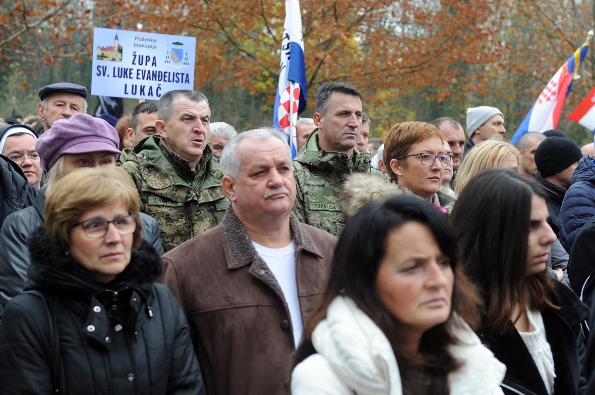 https://www.morh.hr/wp-content/gallery/obiljezena-26-obljetnica-stradanja-vukovara-grada-heroja/vukovar_181117_27.jpg