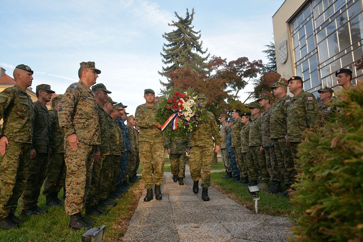 https://www.morh.hr/wp-content/gallery/obiljezena-26-obljetnica-zapovjedno-stozerne-skole-blago-zadro/obljetnica_zss_blago_zadro_14102019_1.jpg