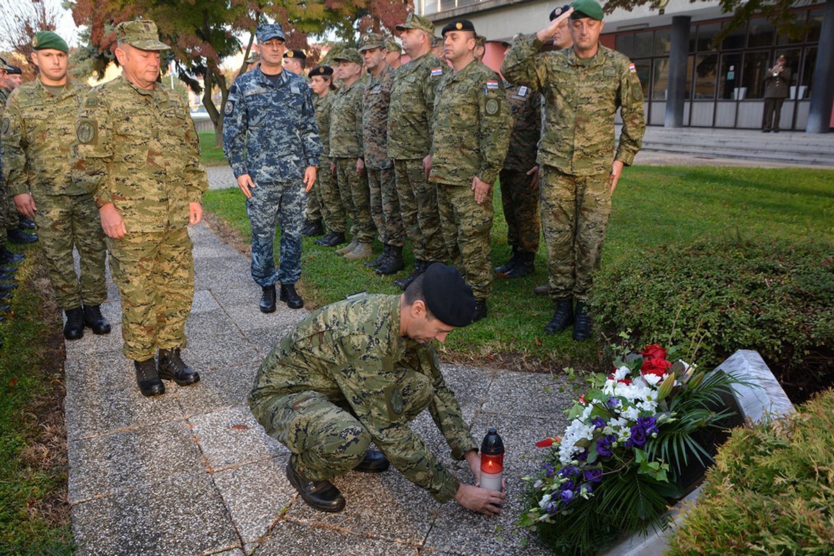 https://www.morh.hr/wp-content/gallery/obiljezena-26-obljetnica-zapovjedno-stozerne-skole-blago-zadro/obljetnica_zss_blago_zadro_14102019_2.jpg