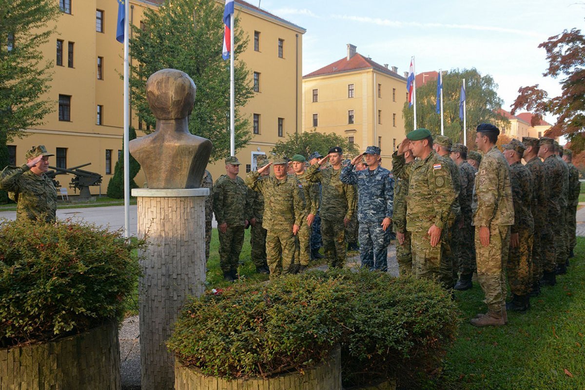 https://www.morh.hr/wp-content/gallery/obiljezena-26-obljetnica-zapovjedno-stozerne-skole-blago-zadro/obljetnica_zss_blago_zadro_14102019_3.jpg