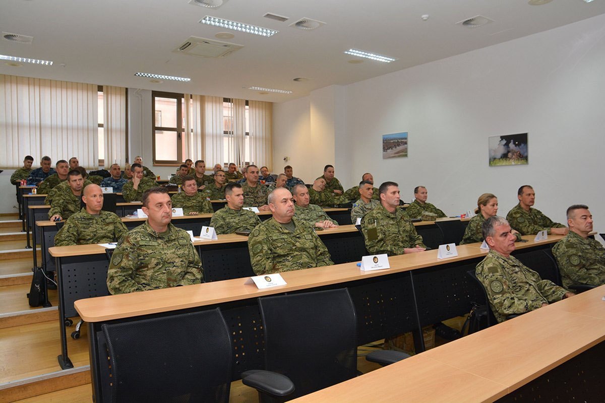 https://www.morh.hr/wp-content/gallery/obiljezena-26-obljetnica-zapovjedno-stozerne-skole-blago-zadro/obljetnica_zss_blago_zadro_14102019_4.jpg