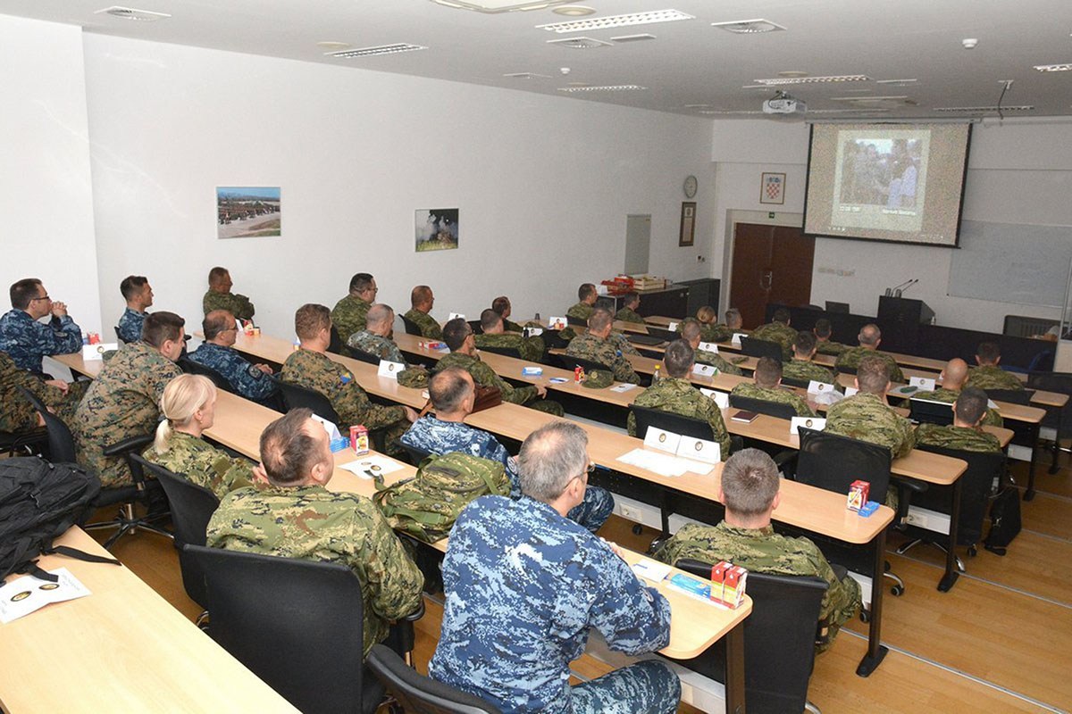 https://www.morh.hr/wp-content/gallery/obiljezena-26-obljetnica-zapovjedno-stozerne-skole-blago-zadro/obljetnica_zss_blago_zadro_14102019_6.jpg