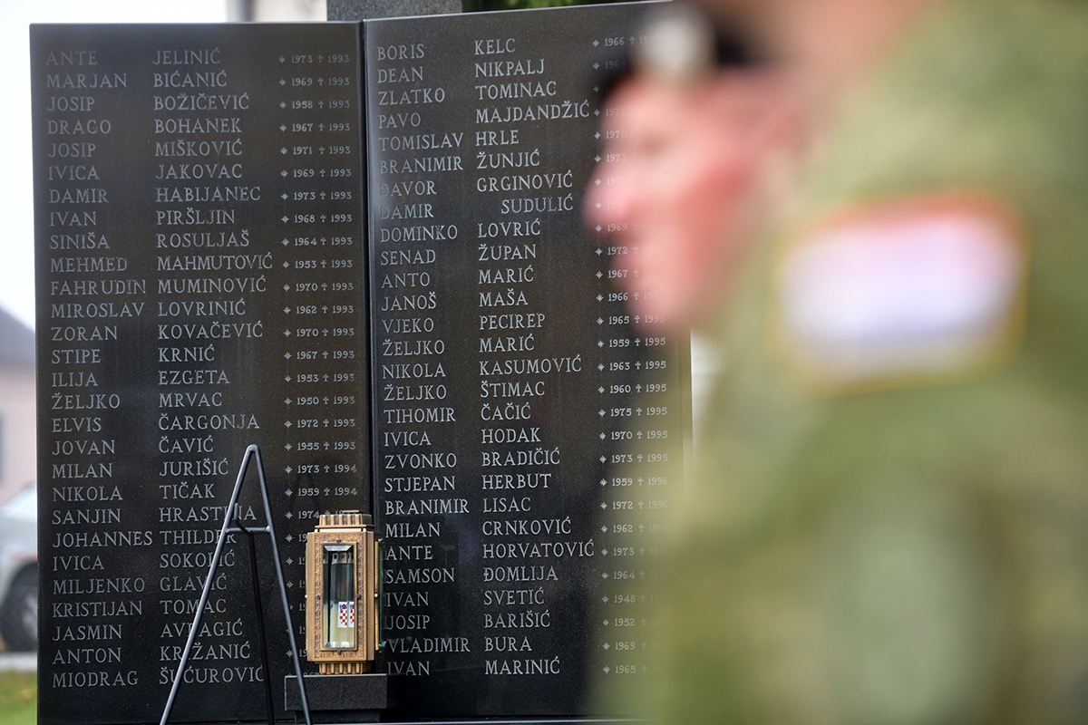 https://www.morh.hr/wp-content/gallery/obiljezena-27-obljetnica-9-gardijske-brigade-i-bojne-vukovi/obljetnica_vukova_08112019_05.jpg
