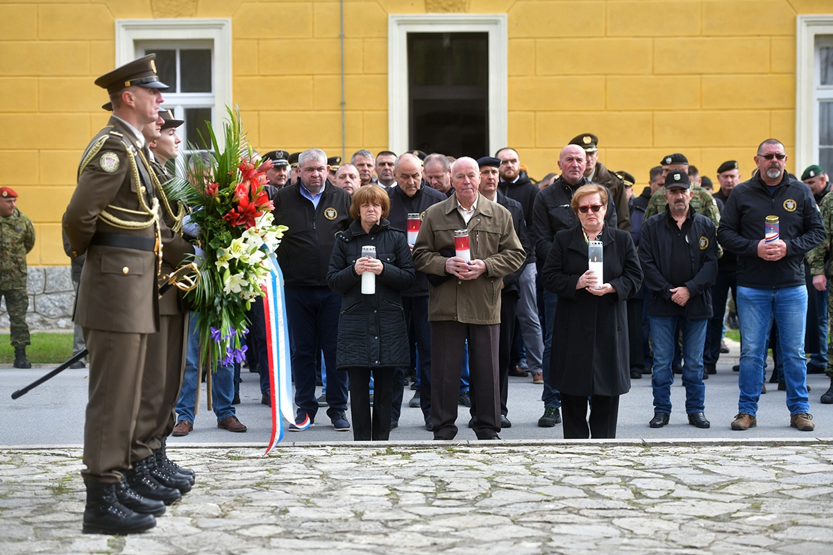 https://www.morh.hr/wp-content/gallery/obiljezena-27-obljetnica-9-gardijske-brigade-i-bojne-vukovi/obljetnica_vukova_08112019_06.jpg