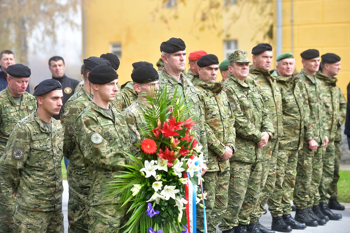 https://www.morh.hr/wp-content/gallery/obiljezena-27-obljetnica-9-gardijske-brigade-i-bojne-vukovi/obljetnica_vukova_08112019_08.jpg