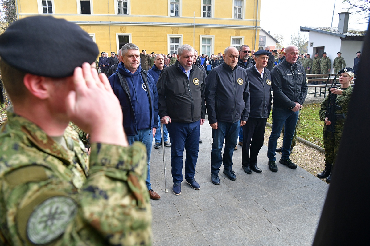 https://www.morh.hr/wp-content/gallery/obiljezena-27-obljetnica-9-gardijske-brigade-i-bojne-vukovi/obljetnica_vukova_08112019_10.jpg