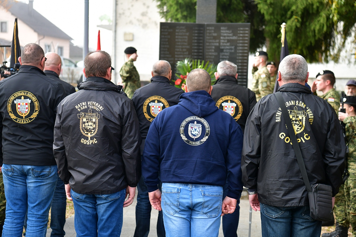 https://www.morh.hr/wp-content/gallery/obiljezena-27-obljetnica-9-gardijske-brigade-i-bojne-vukovi/obljetnica_vukova_08112019_11.jpg