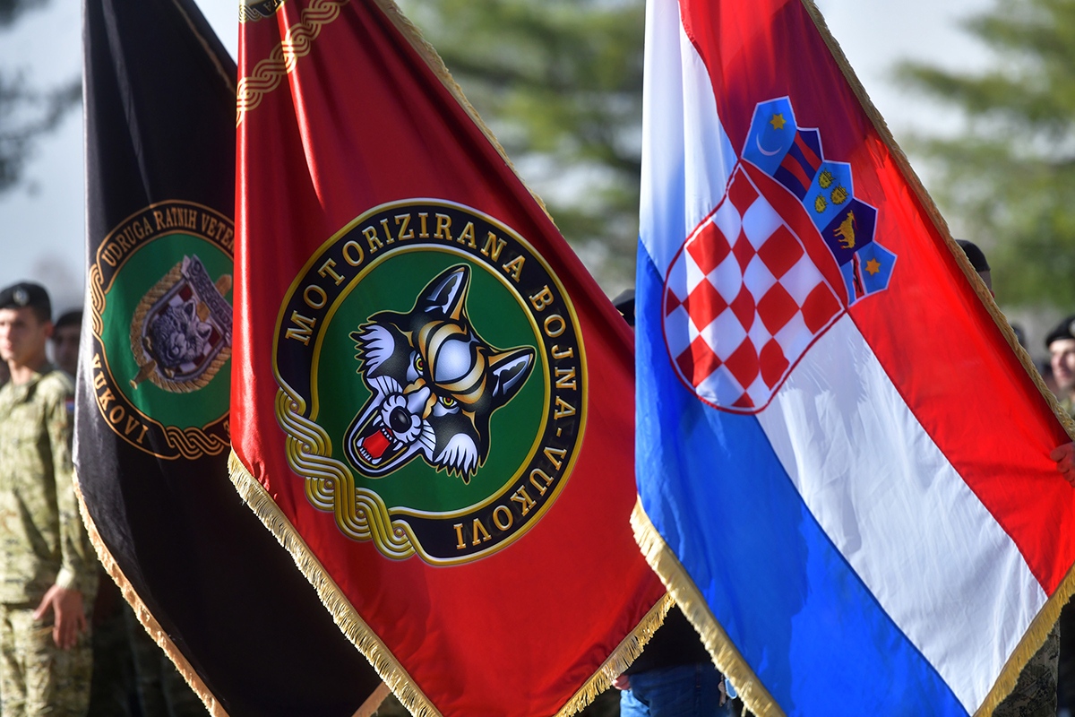 https://www.morh.hr/wp-content/gallery/obiljezena-27-obljetnica-9-gardijske-brigade-i-bojne-vukovi/obljetnica_vukova_08112019_24.jpg