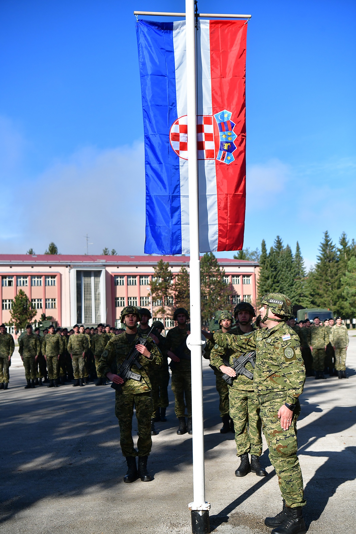 https://www.morh.hr/wp-content/gallery/obiljezena-27-obljetnica-9-gardijske-brigade-i-bojne-vukovi/obljetnica_vukova_08112019_31.jpg