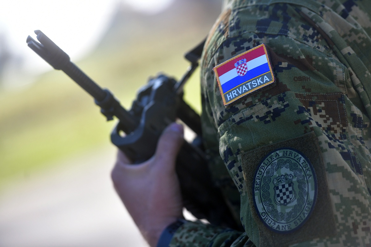https://www.morh.hr/wp-content/gallery/obiljezena-27-obljetnica-9-gardijske-brigade-i-bojne-vukovi/obljetnica_vukova_08112019_36.jpg