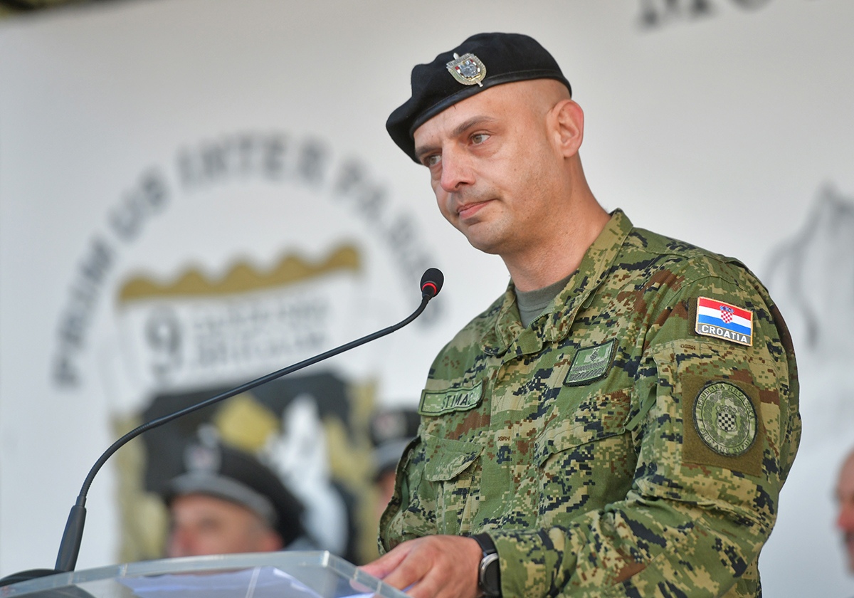 https://www.morh.hr/wp-content/gallery/obiljezena-27-obljetnica-9-gardijske-brigade-i-bojne-vukovi/obljetnica_vukova_08112019_40.jpg