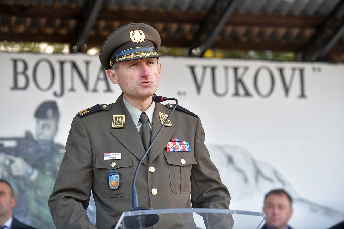 https://www.morh.hr/wp-content/gallery/obiljezena-27-obljetnica-9-gardijske-brigade-i-bojne-vukovi/obljetnica_vukova_08112019_41.jpg