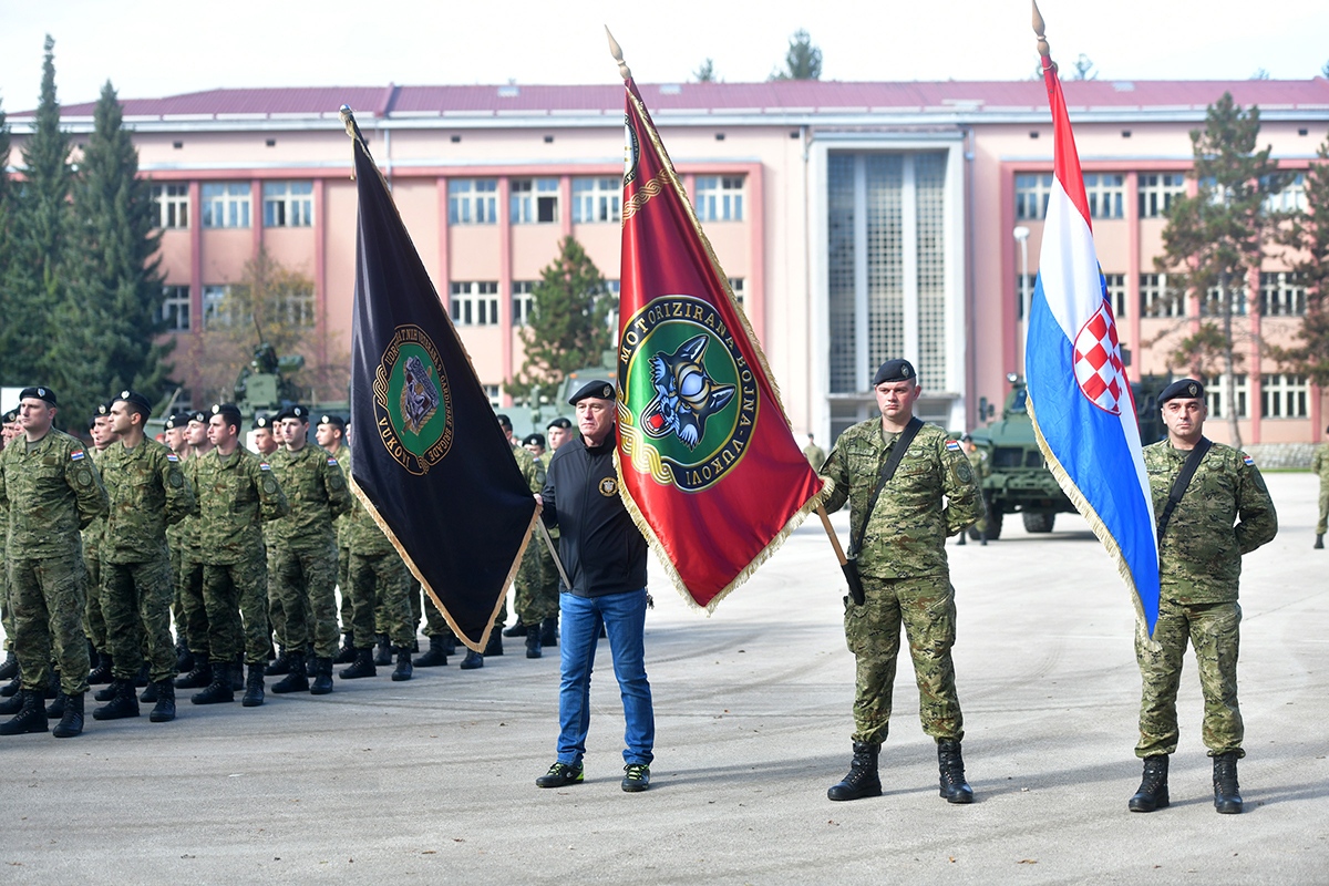 https://www.morh.hr/wp-content/gallery/obiljezena-27-obljetnica-9-gardijske-brigade-i-bojne-vukovi/obljetnica_vukova_08112019_44.jpg