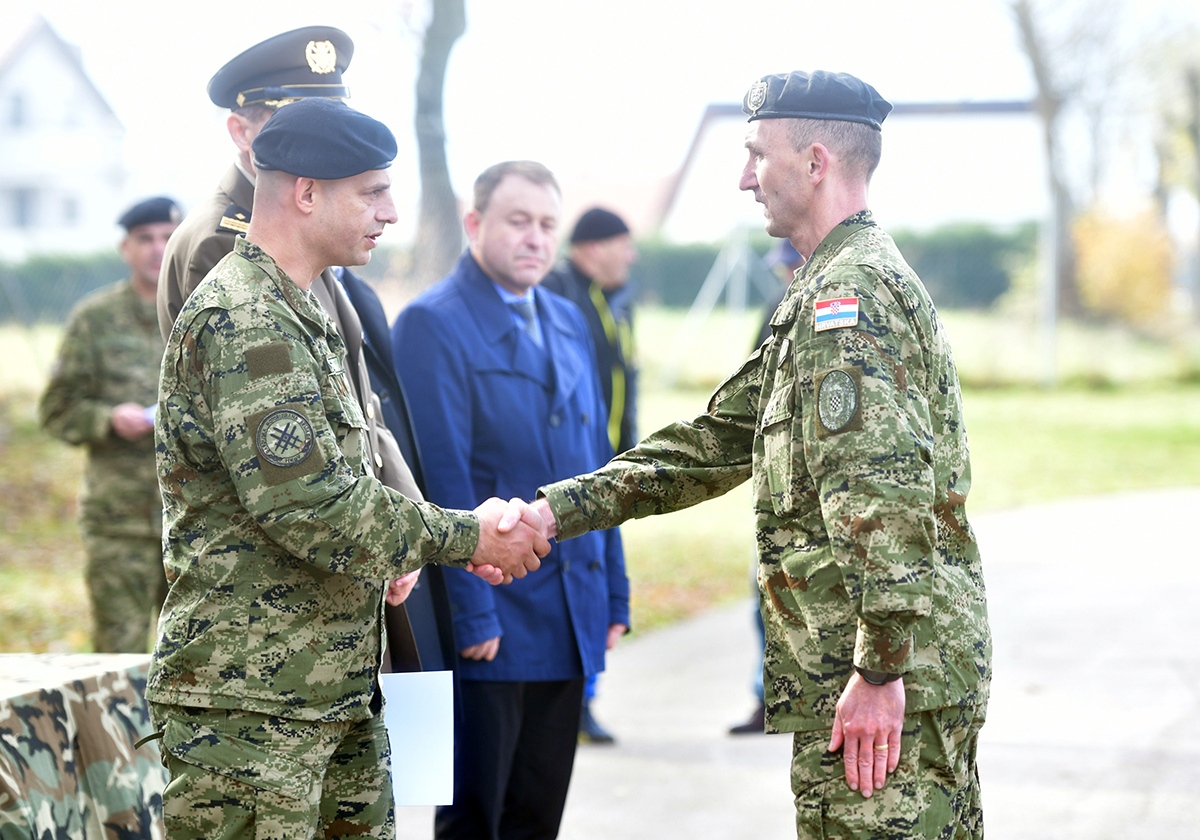 https://www.morh.hr/wp-content/gallery/obiljezena-27-obljetnica-9-gardijske-brigade-i-bojne-vukovi/obljetnica_vukova_08112019_49.jpg