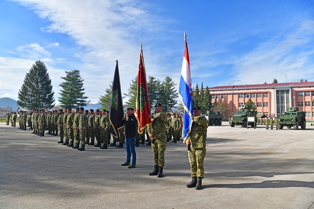 https://www.morh.hr/wp-content/gallery/obiljezena-27-obljetnica-9-gardijske-brigade-i-bojne-vukovi/obljetnica_vukova_08112019_54.jpg