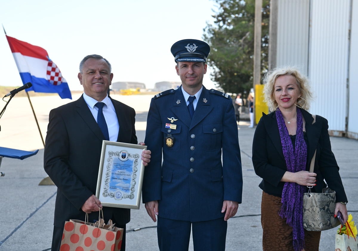 https://www.morh.hr/wp-content/gallery/obiljezena-27-obljetnica-93-zrakoplovne-baze-hrz-a-1/93_zrakoplovna_baza_obljetnica_210319_35.jpg