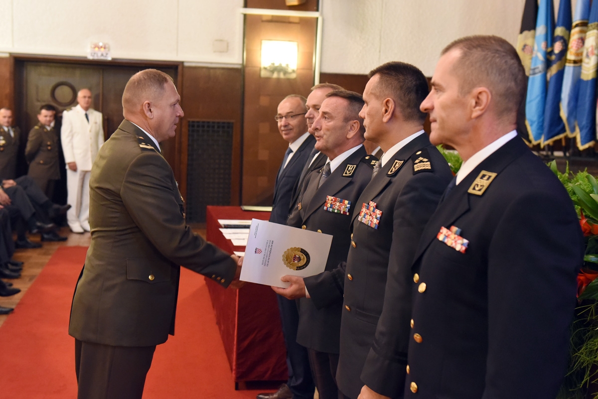 https://www.morh.hr/wp-content/gallery/obiljezena-27-obljetnica-glavnog-stozera-hrvatske-vojske/dna_gs_osrh_28092018_19.jpg