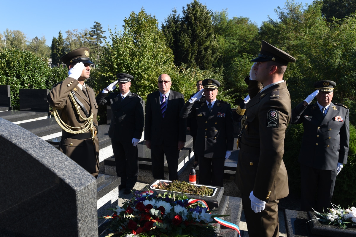 https://www.morh.hr/wp-content/gallery/obiljezena-27-obljetnica-glavnog-stozera-hrvatske-vojske/dna_gs_osrh_28092018_43.jpg