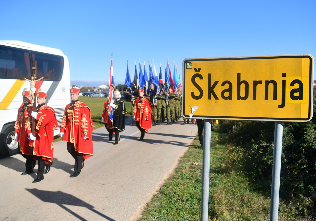 https://www.morh.hr/wp-content/gallery/obiljezena-27-obljetnica-stradanja-skabrnje-u-domovinskom-ratu/skabrnja_18112018_21.jpg