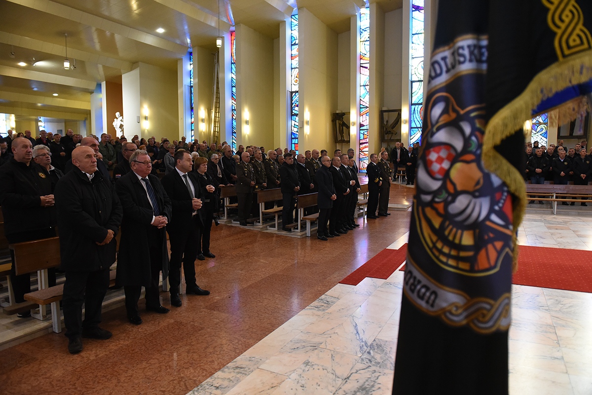 https://www.morh.hr/wp-content/gallery/obiljezena-29-obljetnica-ustrojavanja-1-gbr-tigrovi-i-bojne-tigrovi/obljetnica_tigrovi_05112019_03.jpg