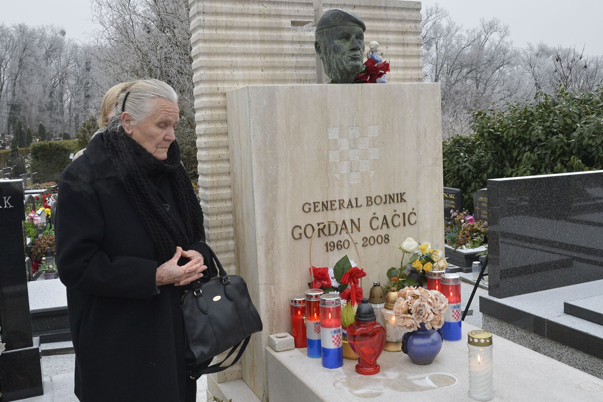 https://www.morh.hr/wp-content/gallery/obiljezena-godisnjica-smrti-generala-gordana-cacica/cacic_20122016_05.jpg