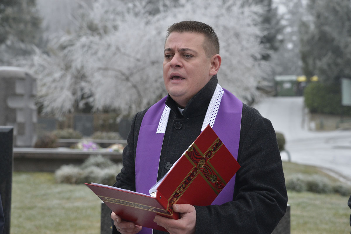 https://www.morh.hr/wp-content/gallery/obiljezena-godisnjica-smrti-generala-gordana-cacica/cacic_20122016_08.jpg